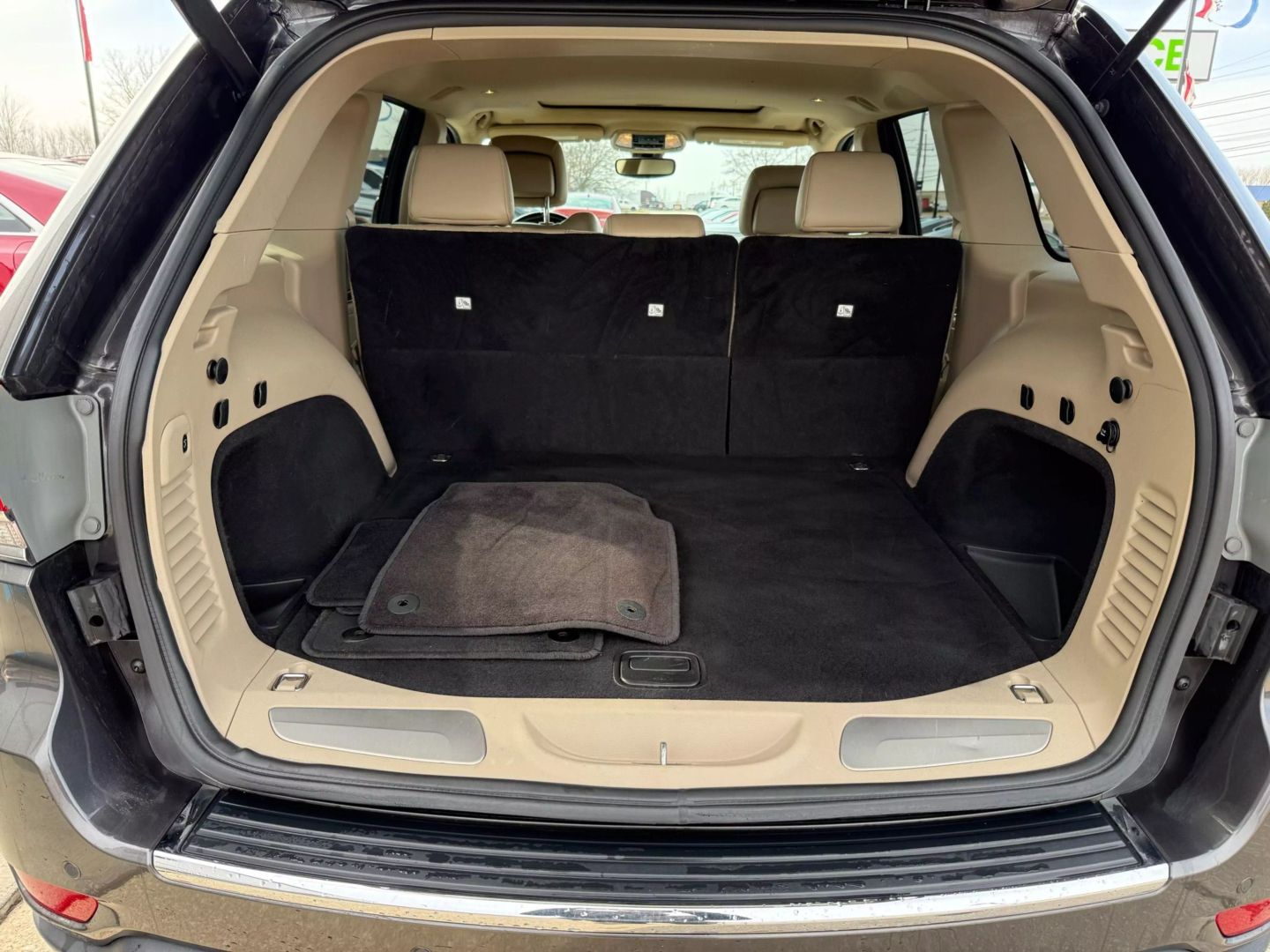 2019 Jeep Grand Cherokee - Image 13