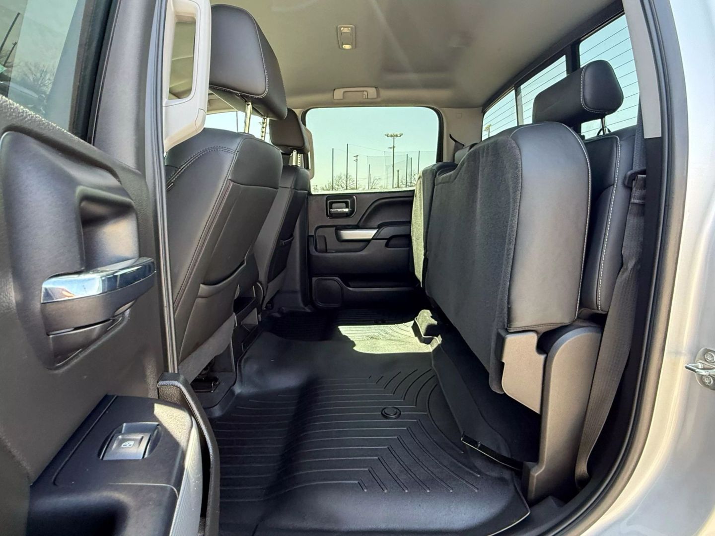2018 Chevrolet Silverado 1500 Crew Cab - Image 35
