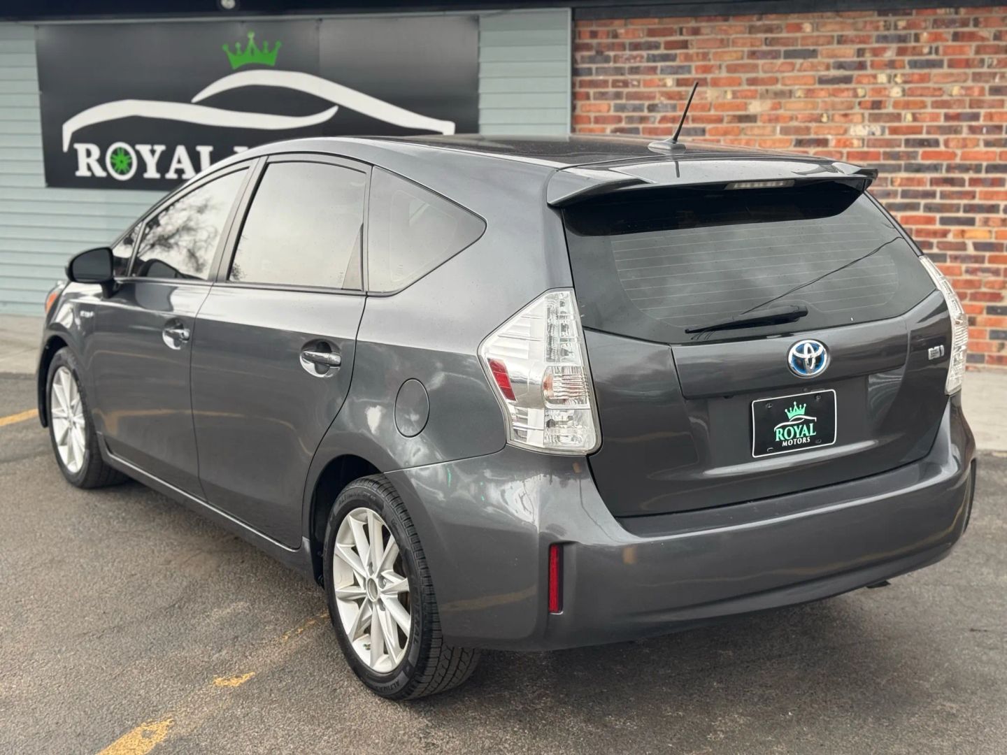 2014 Toyota Prius V - Image 9