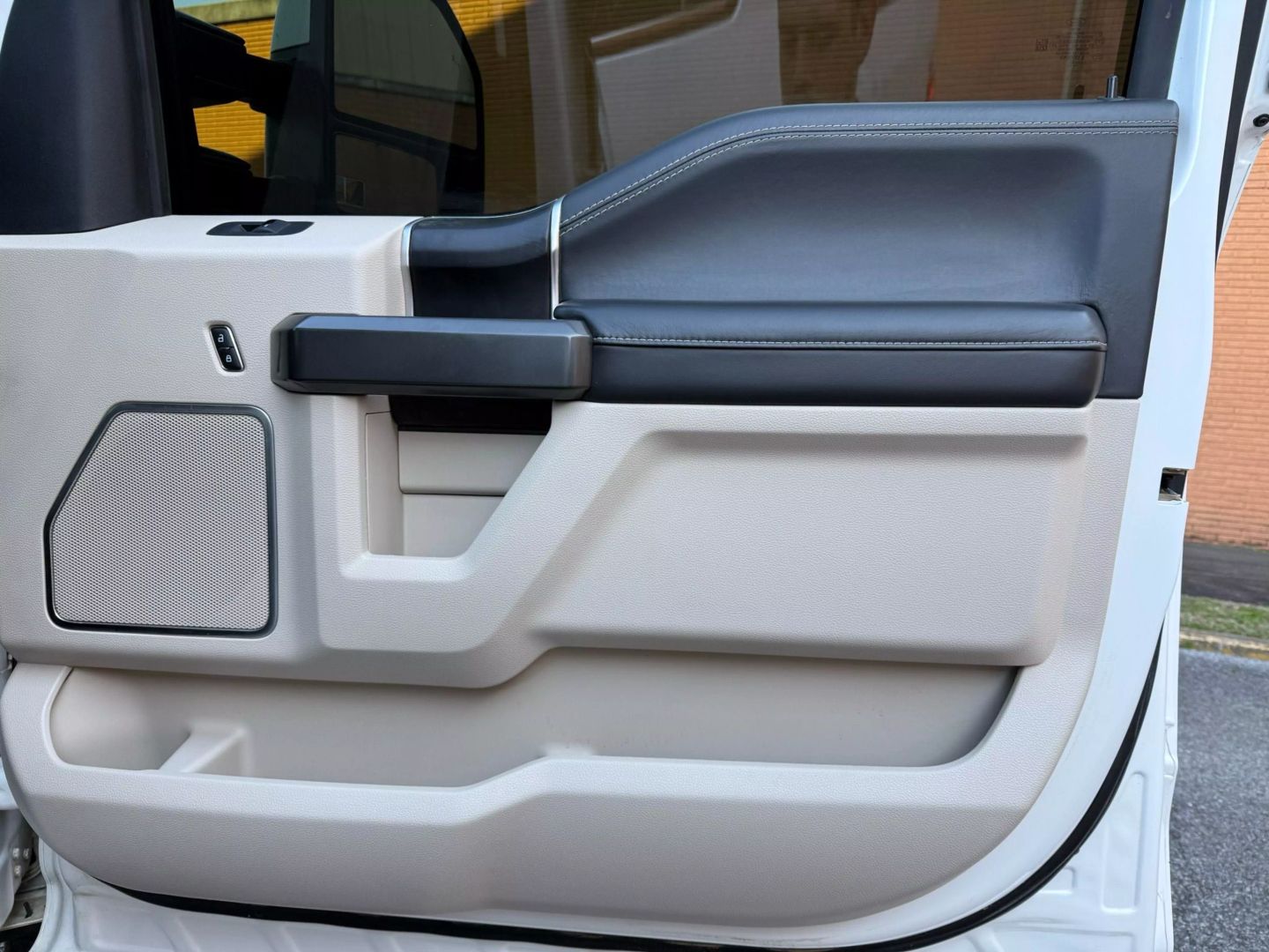 2020 Ford F250 Super Duty Crew Cab - Image 31