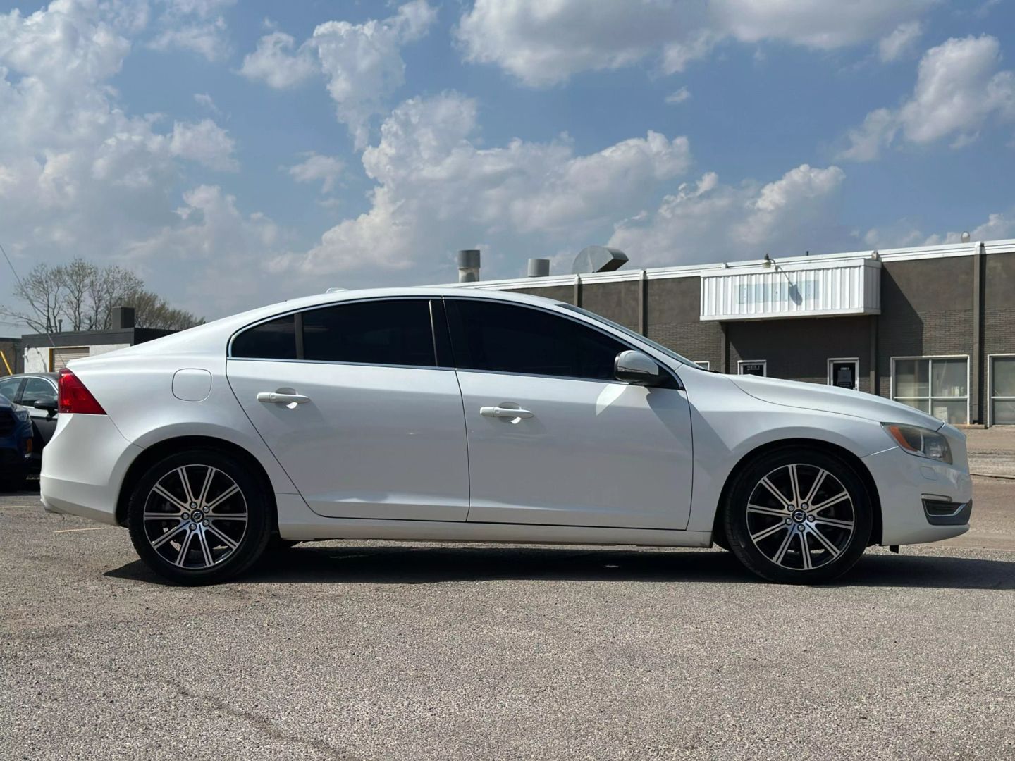 2017 Volvo S60 - Image 8