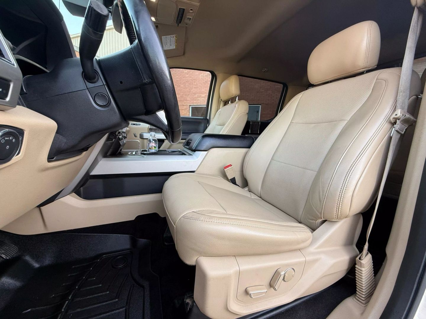 2018 Ford F250 Super Duty Crew Cab - Image 2