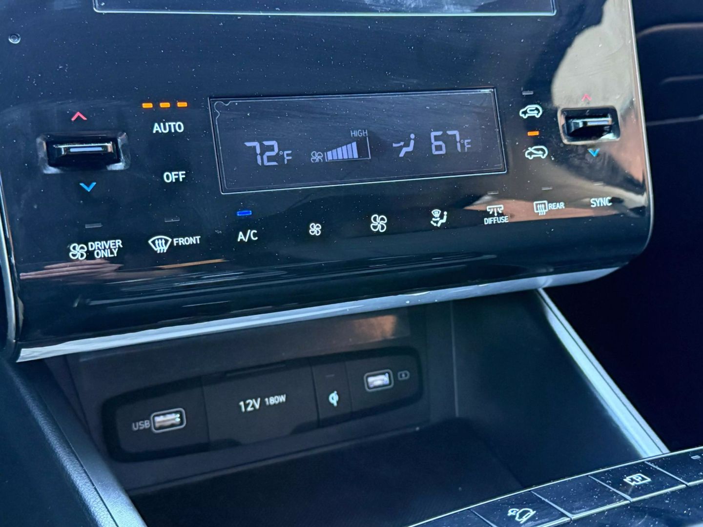 2023 Hyundai Tucson Hybrid - Image 30