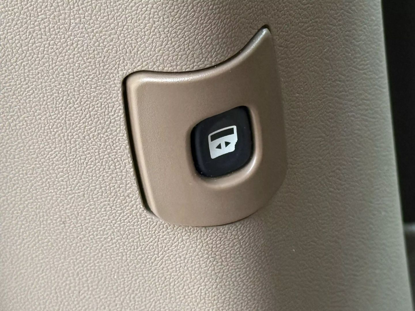 2016 Chrysler Town & Country - Image 22