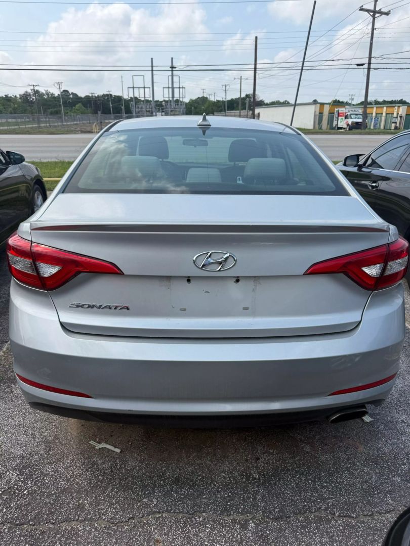 2015 Hyundai Sonata - Image 3