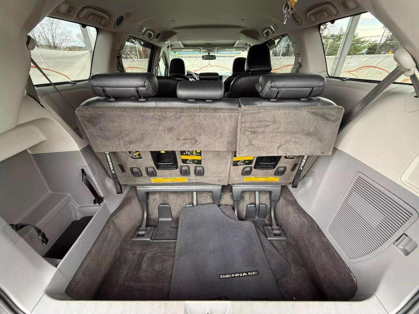 2013 Toyota Sienna - Image 20