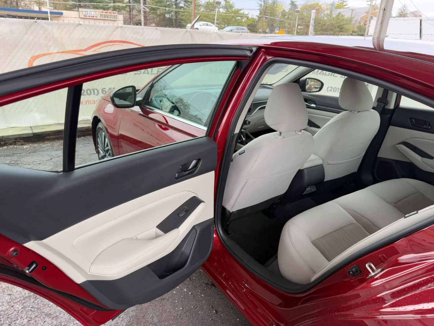 2025 Nissan Altima - Image 17
