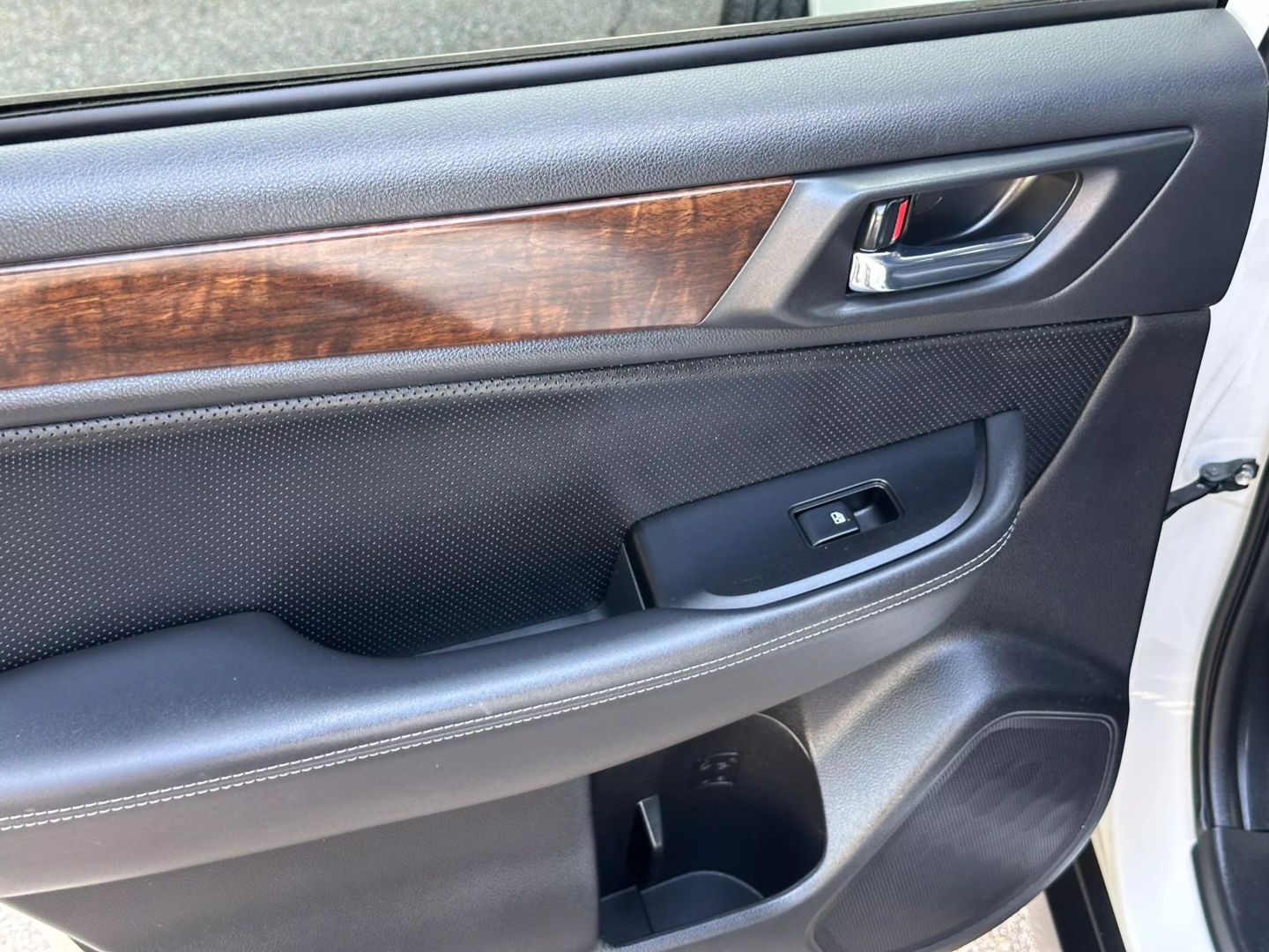 2015 Subaru Outback - Image 17