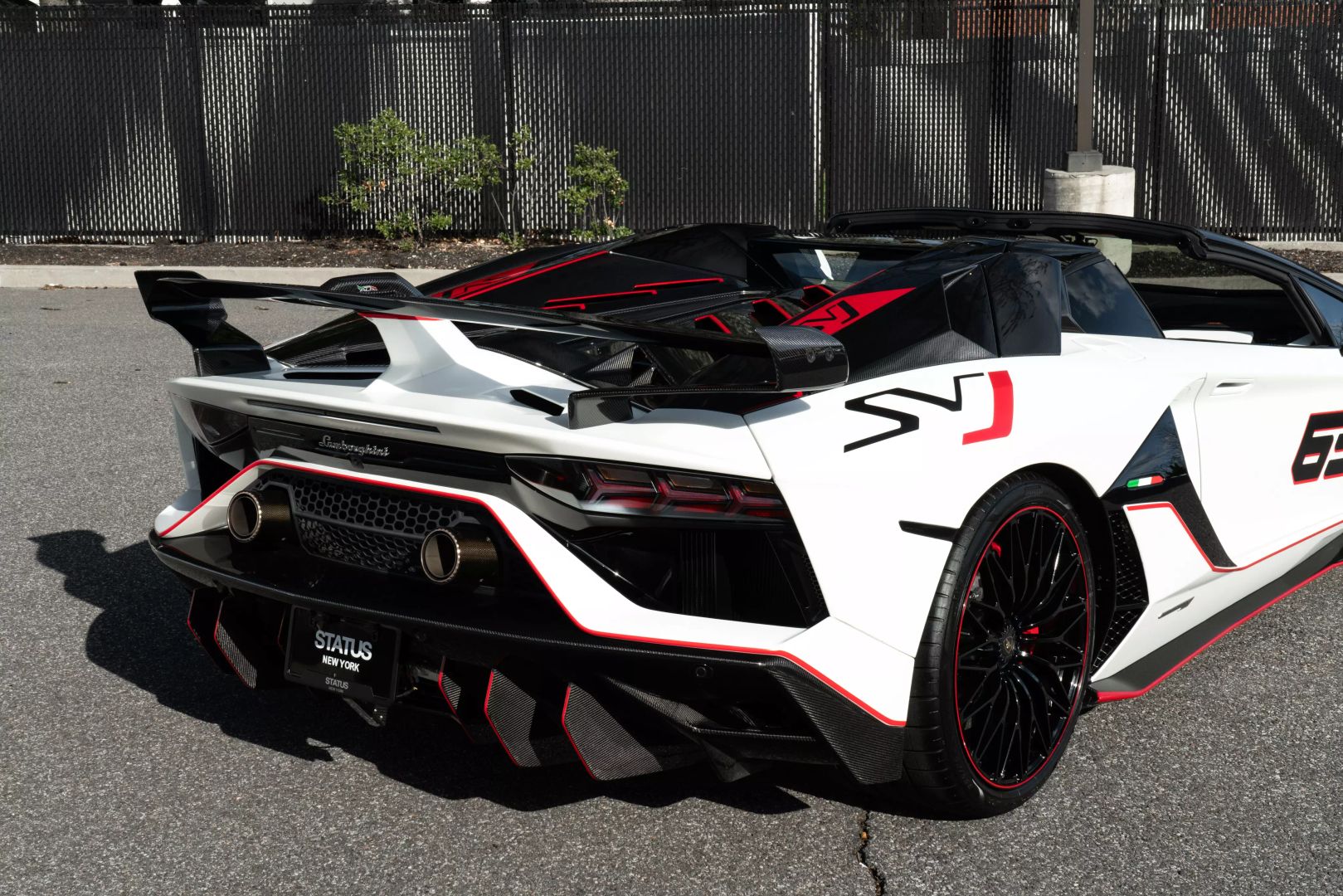 2021 Lamborghini Aventador - Image 38