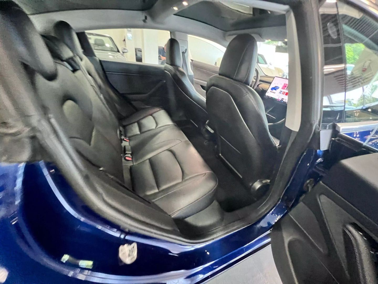2018 Tesla Model 3 Mid Range Sedan 4d - Image 23