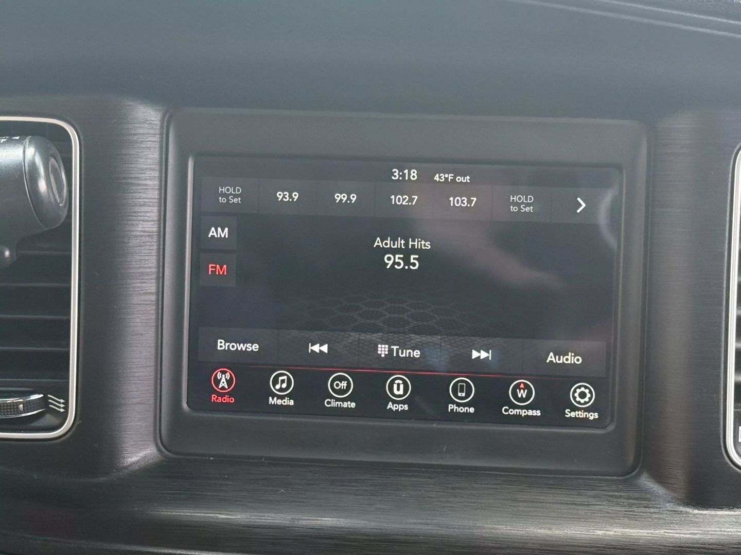 2019 Dodge Charger - Image 30