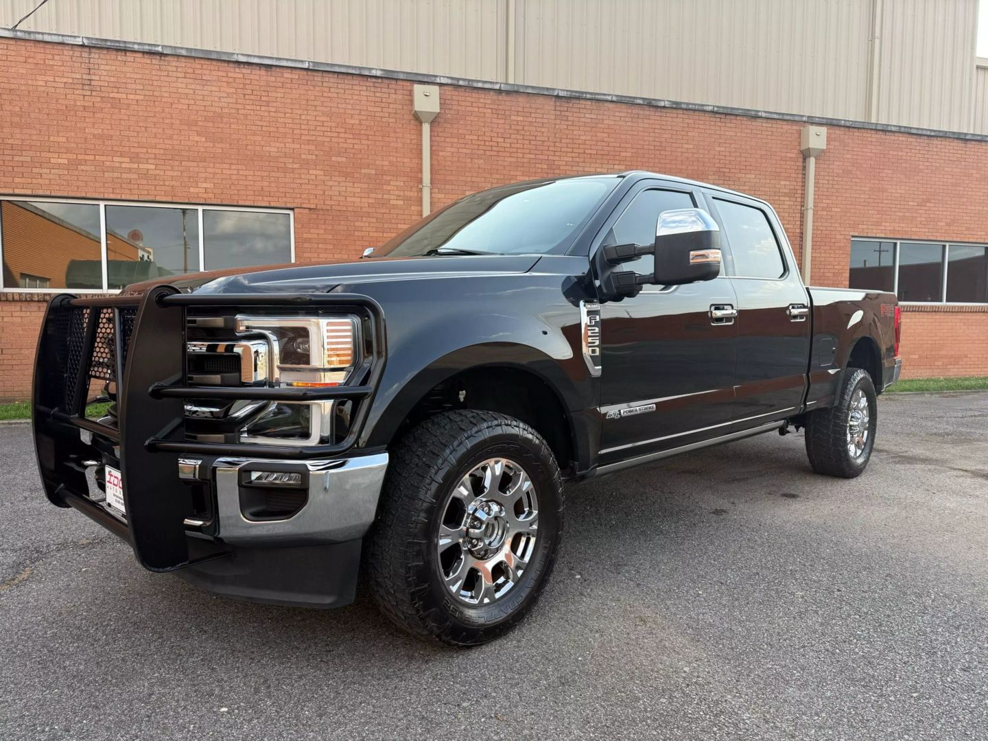 2021 Ford F250 Super Duty Crew Cab - Image 3