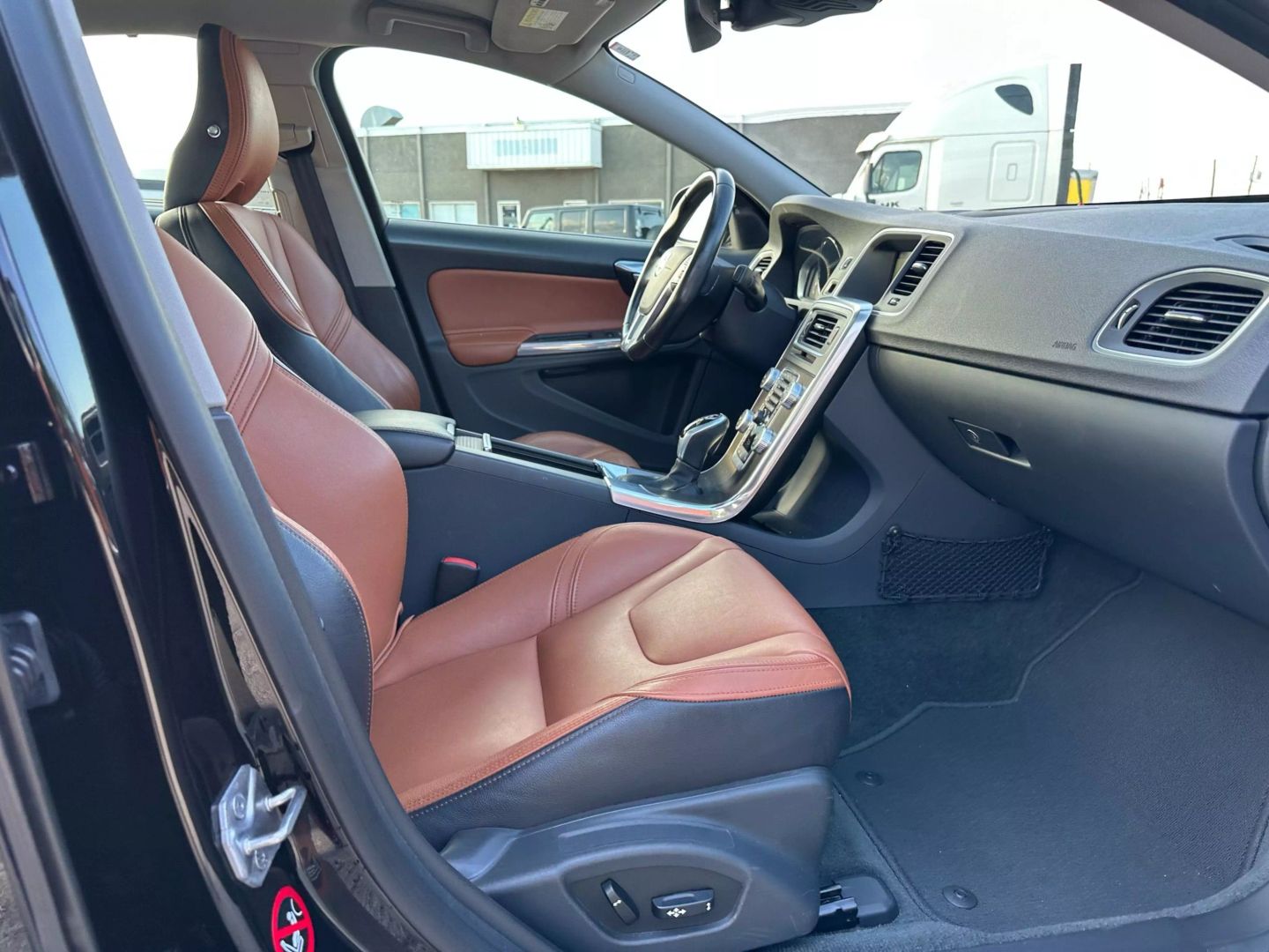 2016 Volvo S60 - Image 19