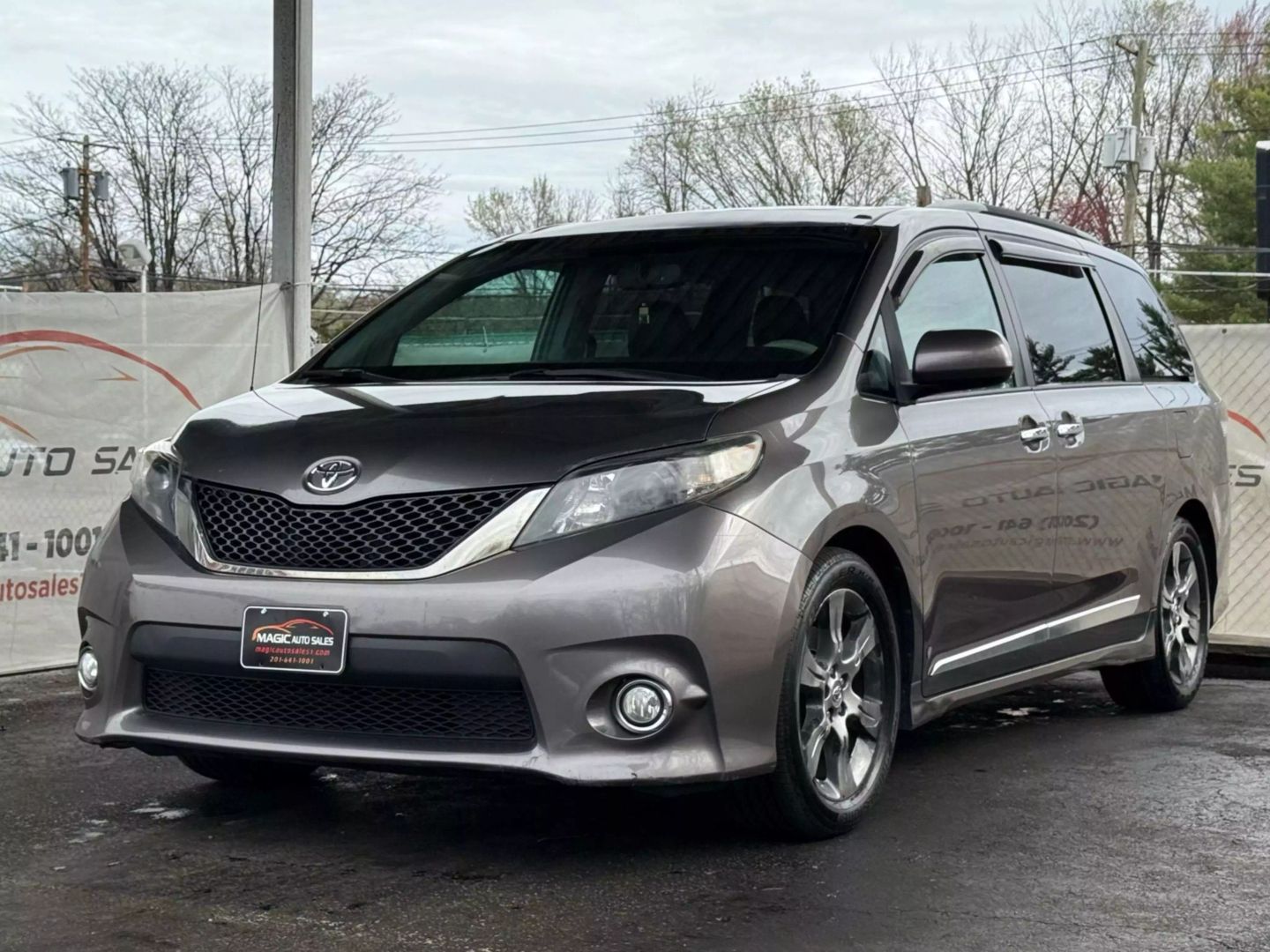 2013 Toyota Sienna - Image 3