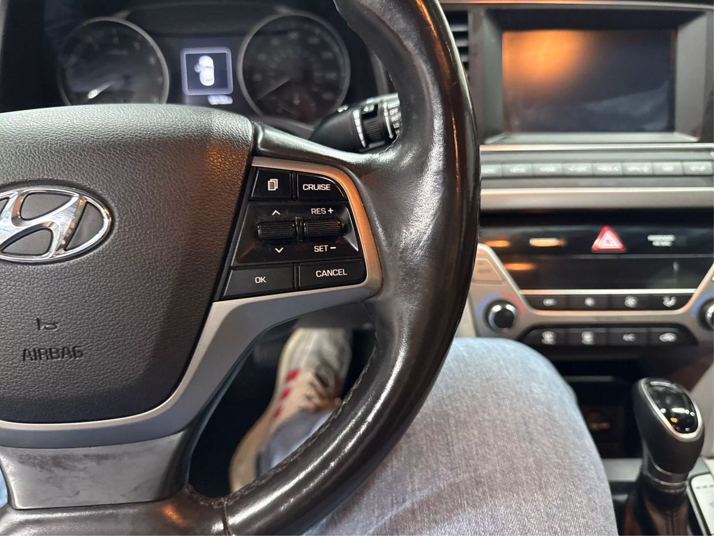 2018 Hyundai Elantra - Image 26