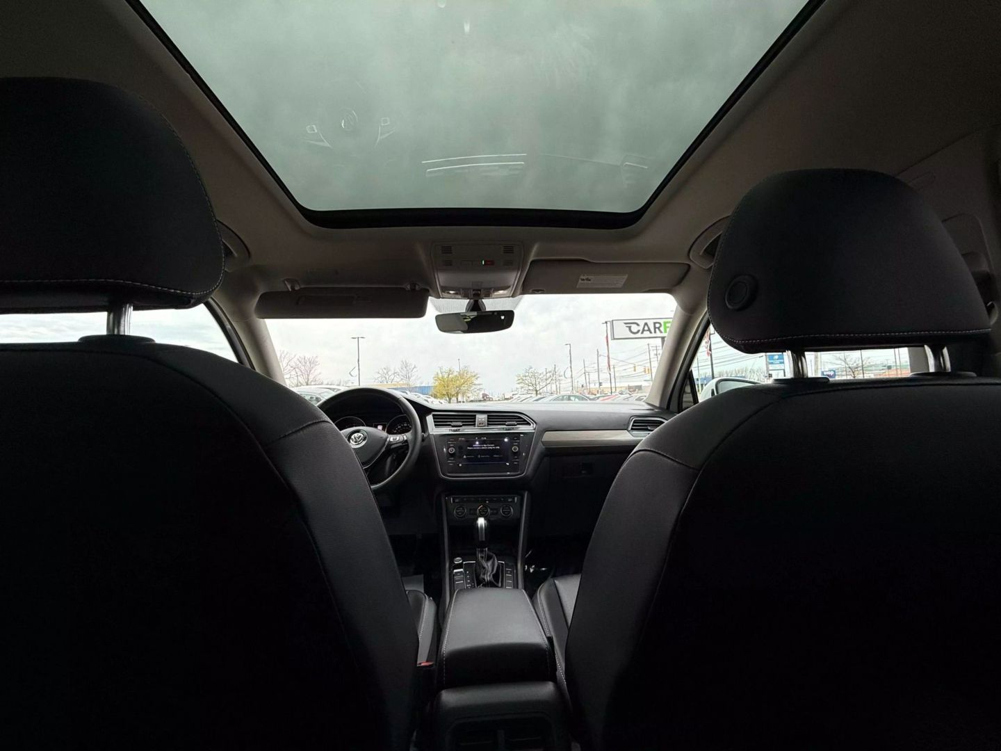 2021 Volkswagen Tiguan - Image 25