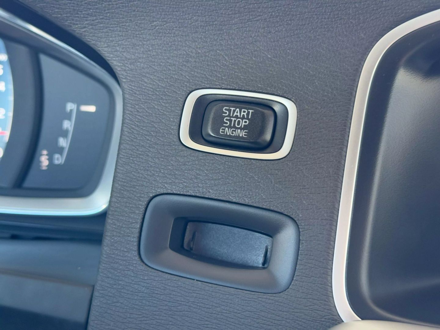 2017 Volvo S60 - Image 31