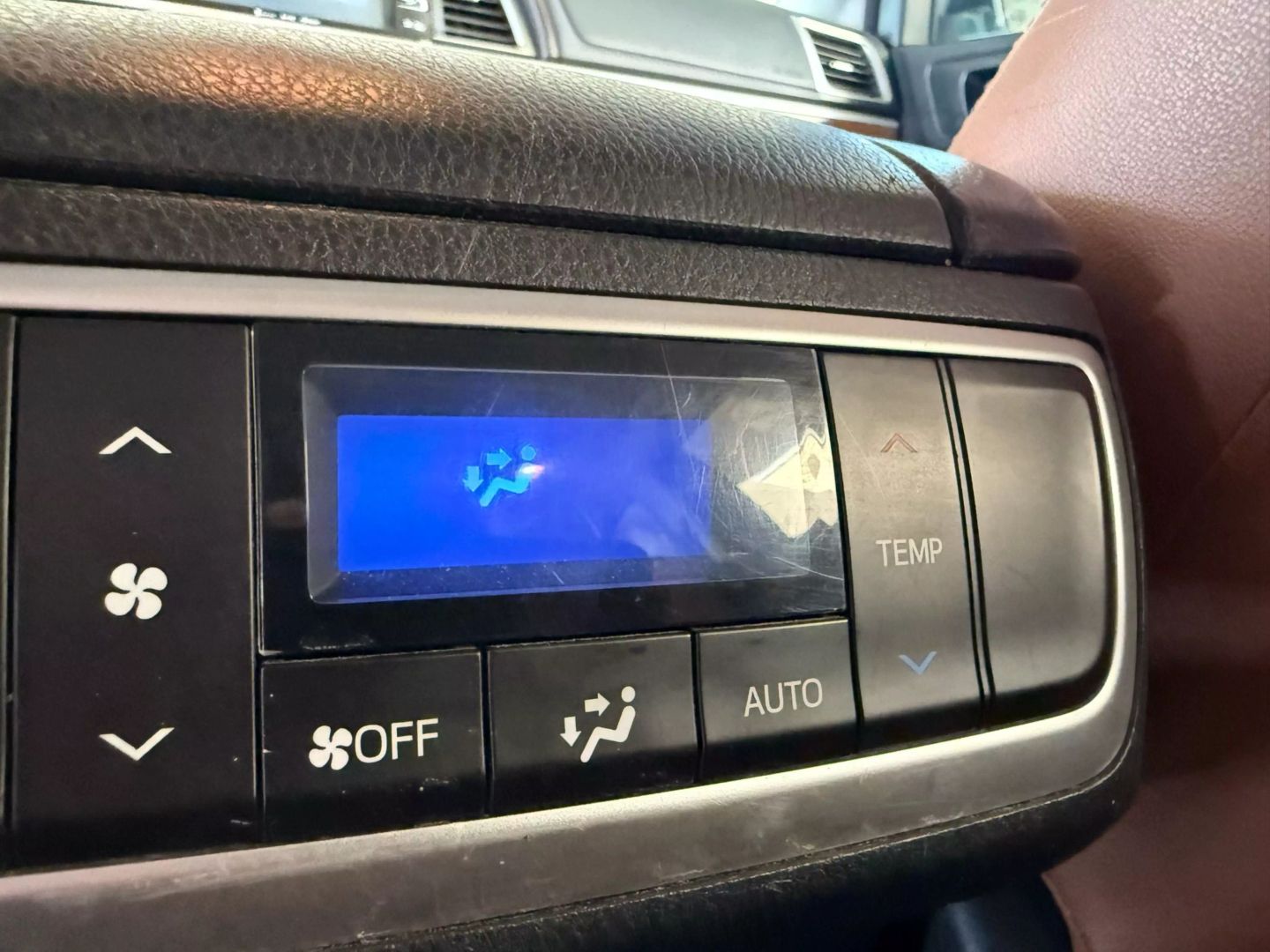 2018 Toyota Highlander - Image 19