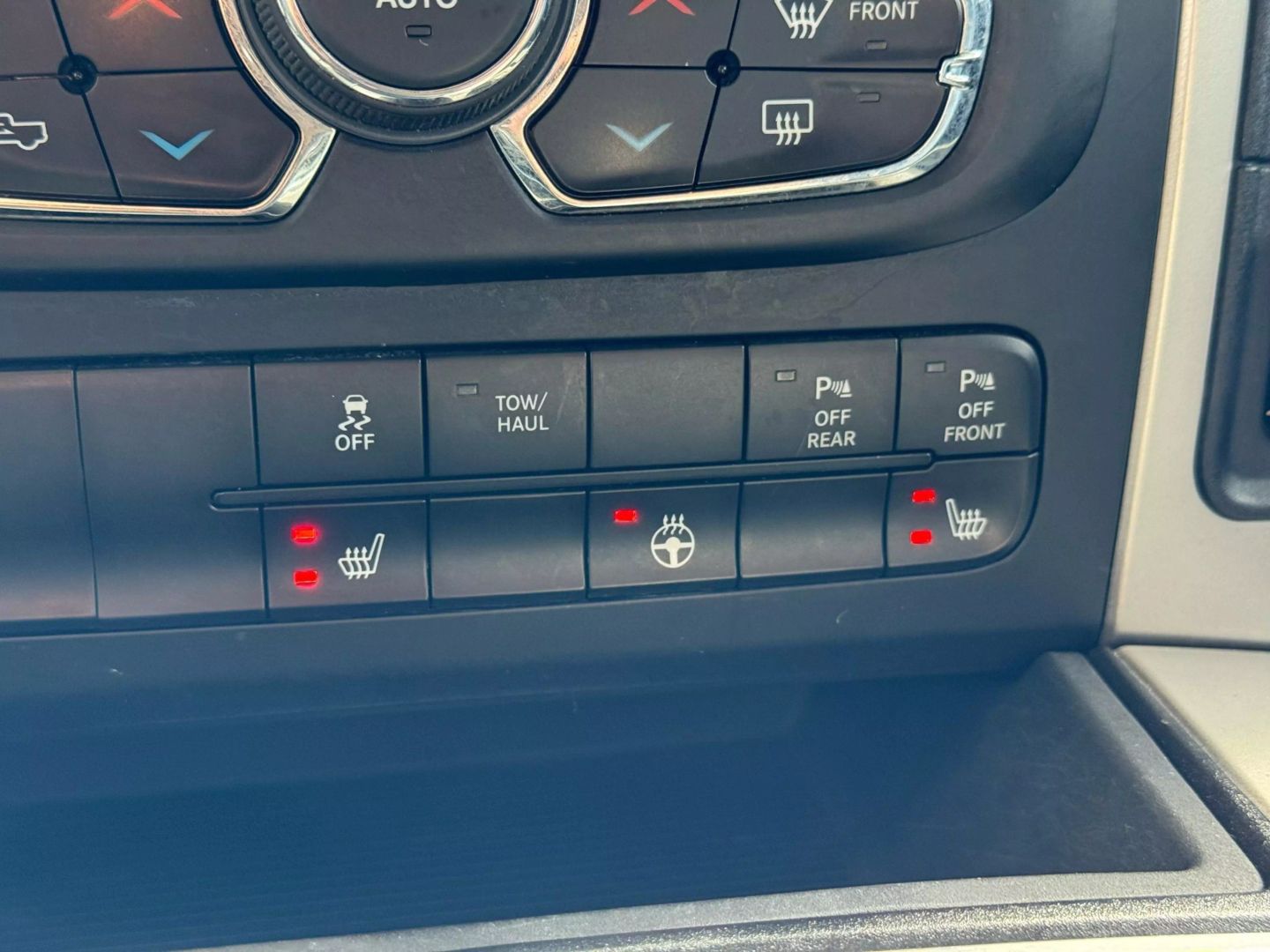 2017 Ram 1500 Crew Cab - Image 29