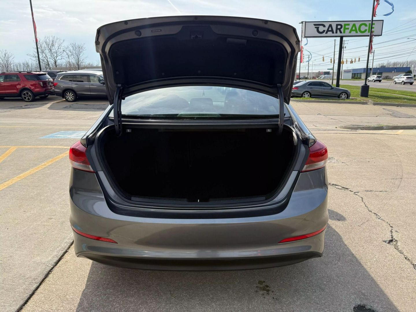 2018 Hyundai Elantra - Image 12