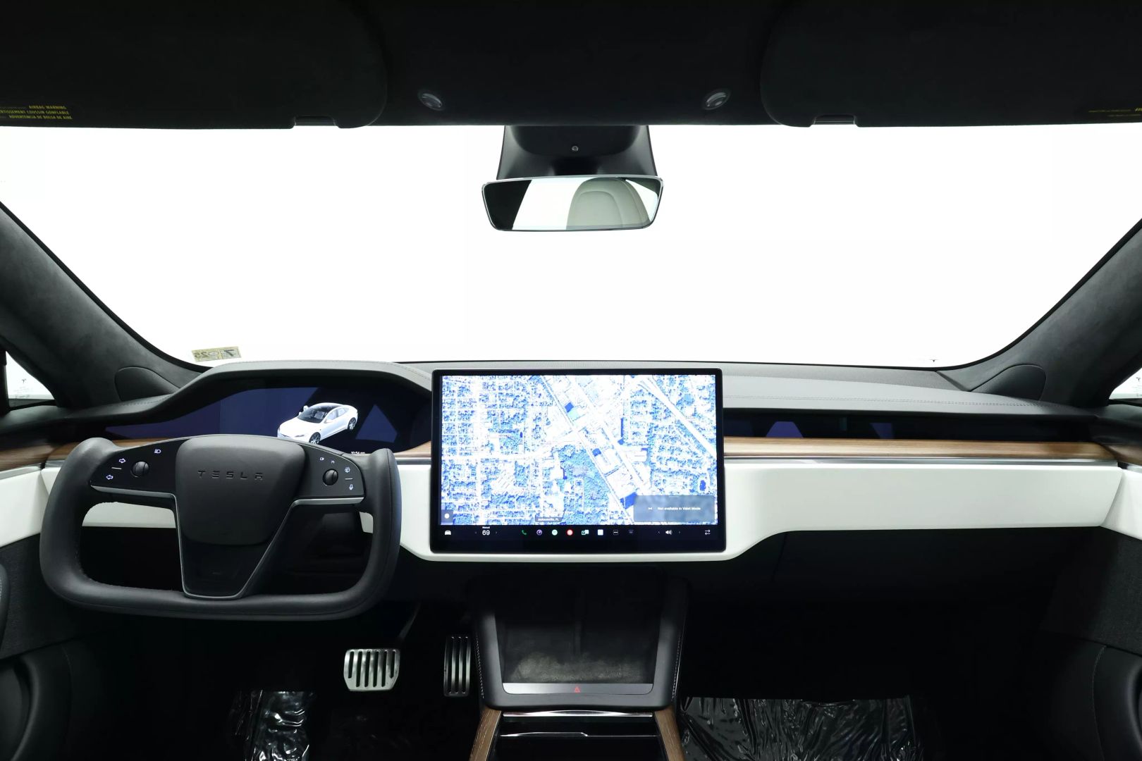 2022 Tesla Model S - Image 40