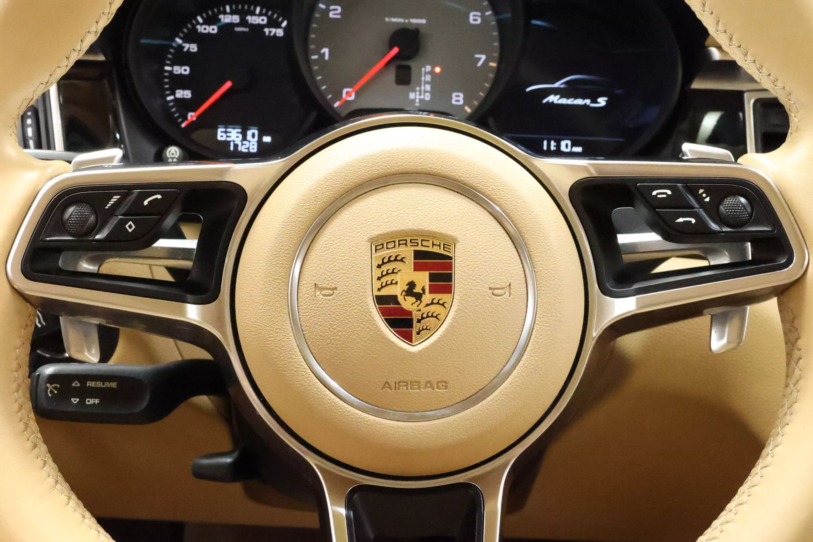 2016 Porsche Macan - Image 25