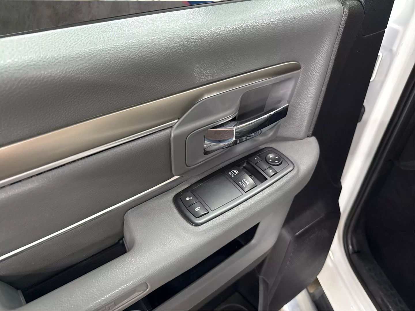 2017 Ram 2500 Regular Cab - Image 25