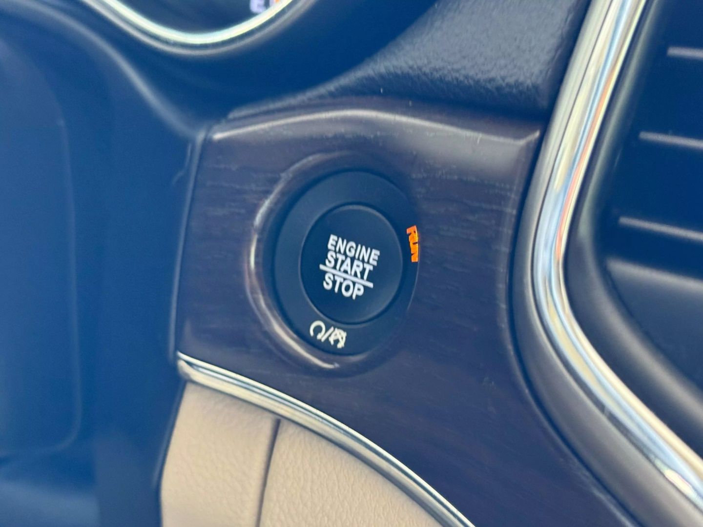 2018 Jeep Grand Cherokee - Image 32