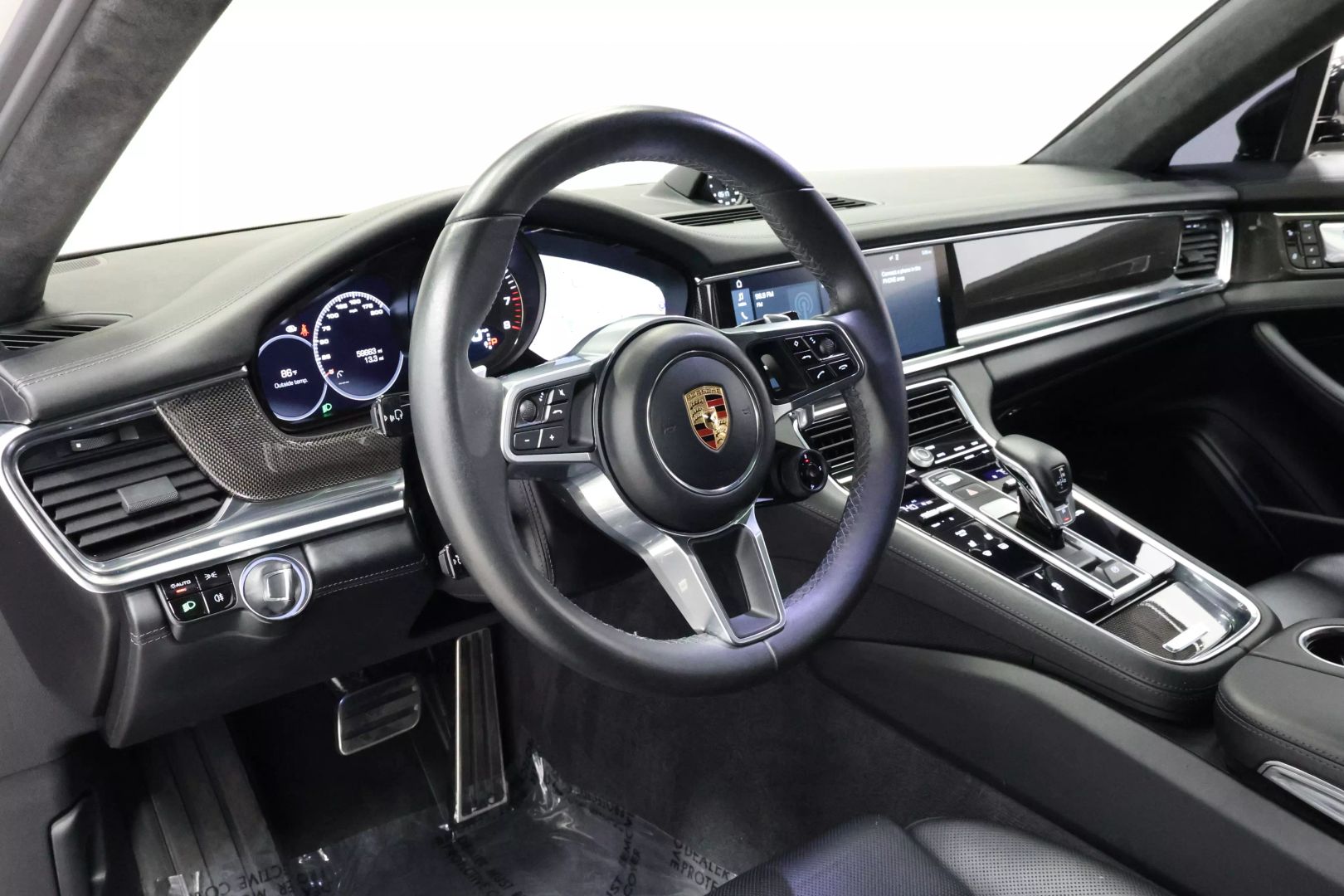 2017 Porsche Panamera - Image 2