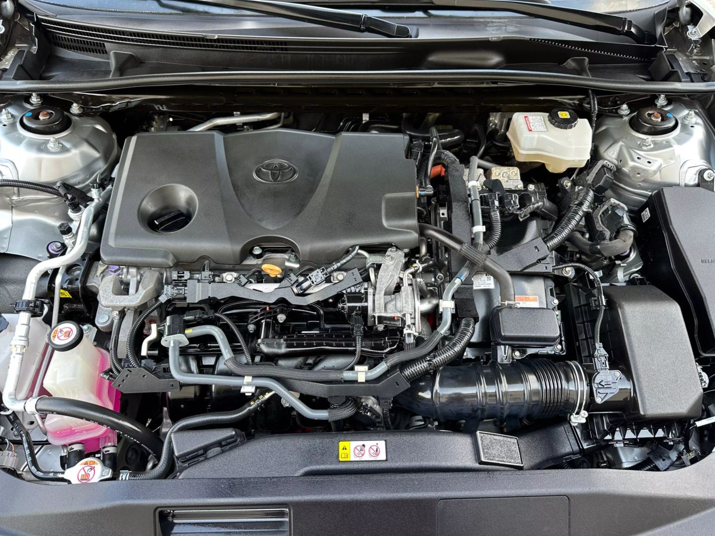 2020 Toyota Camry Hybrid - Image 49