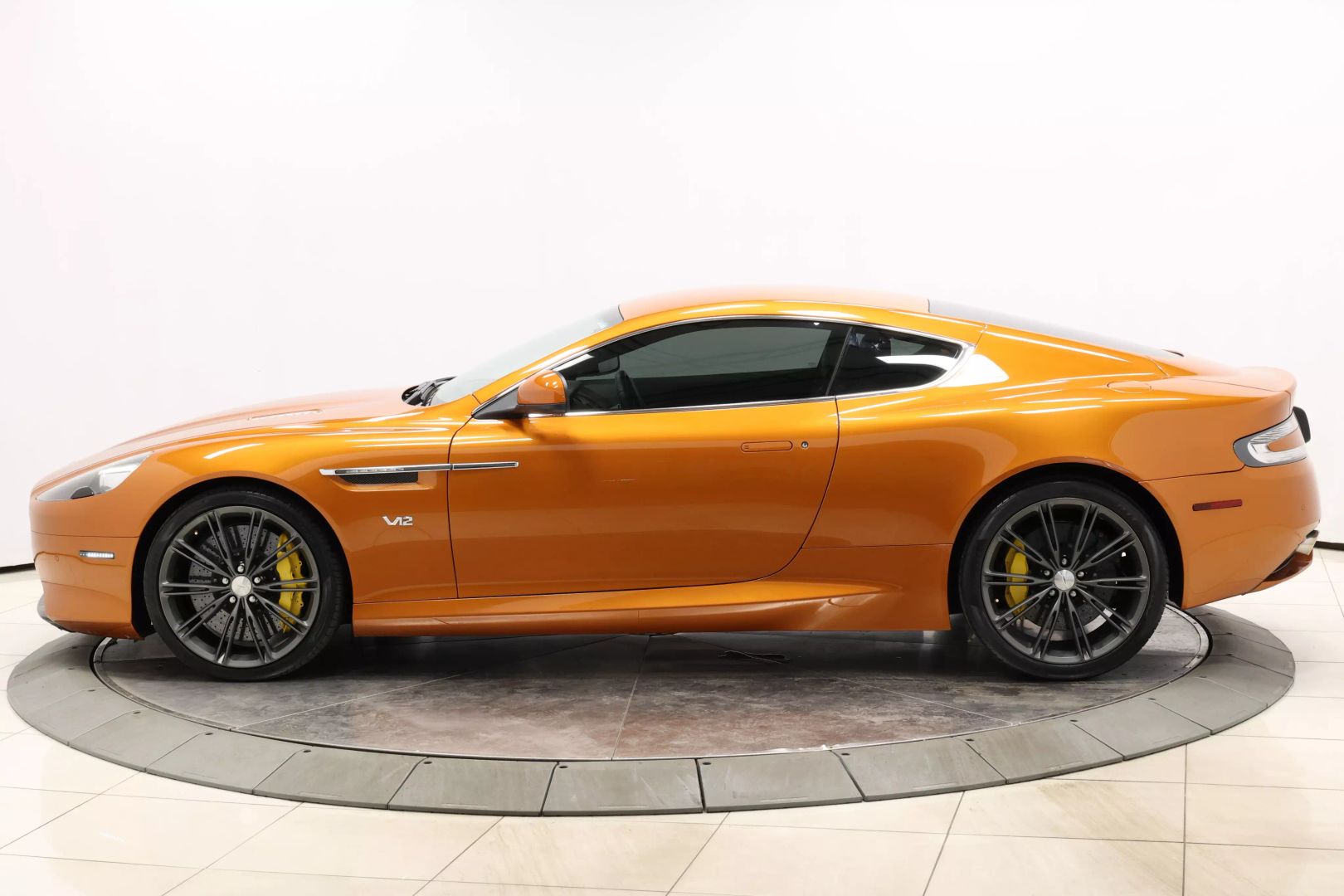 2012 Aston Martin Virage - Image 6