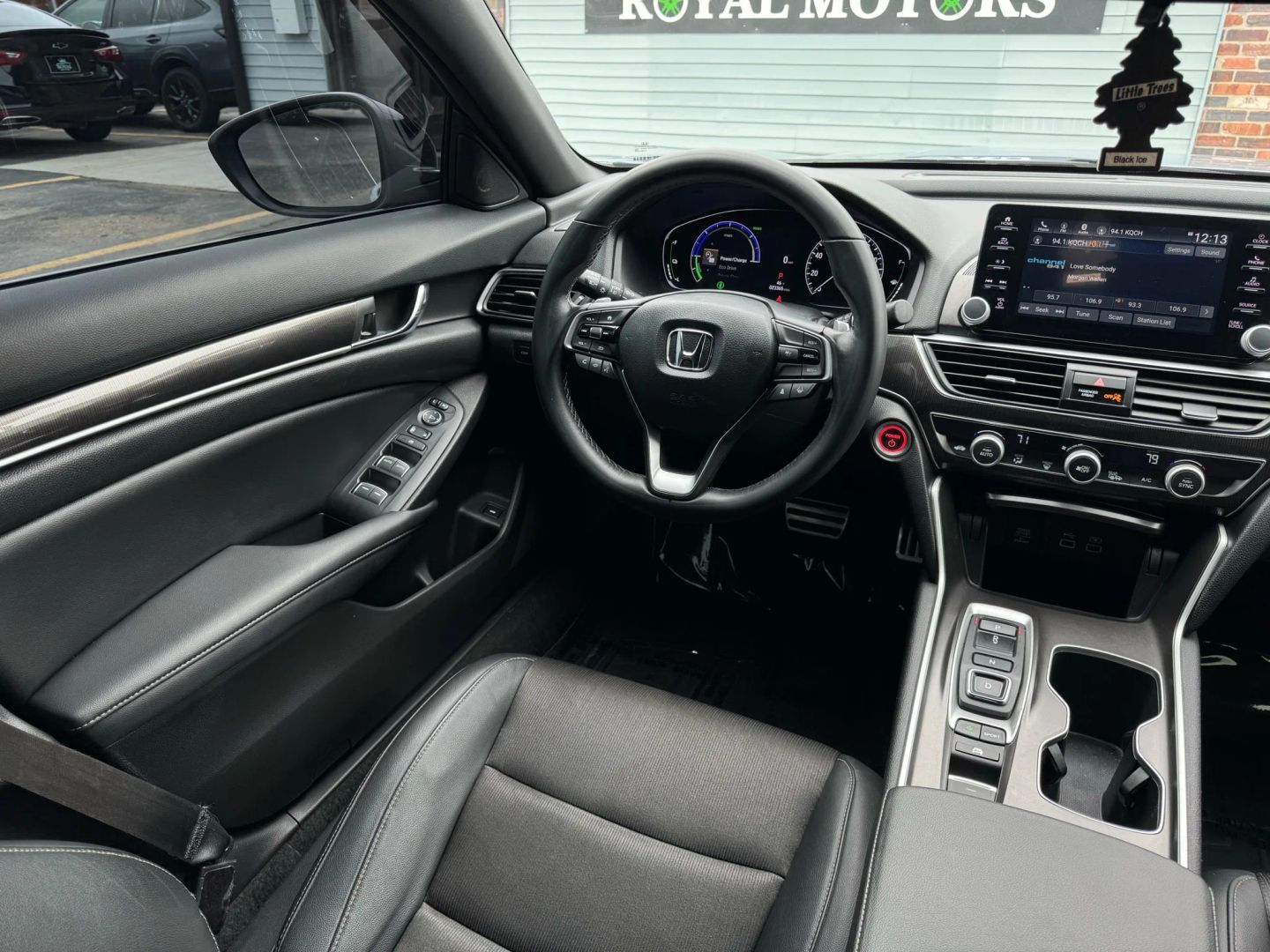 2022 Honda Accord Hybrid - Image 18