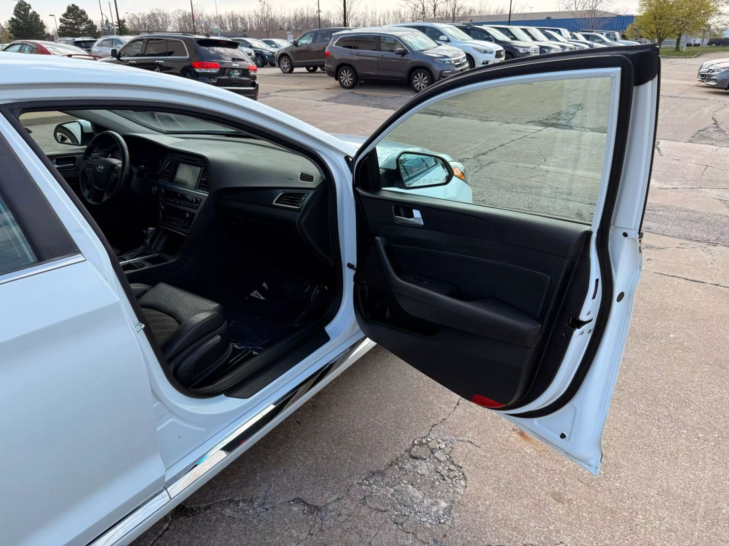 2015 Hyundai Sonata - Image 22