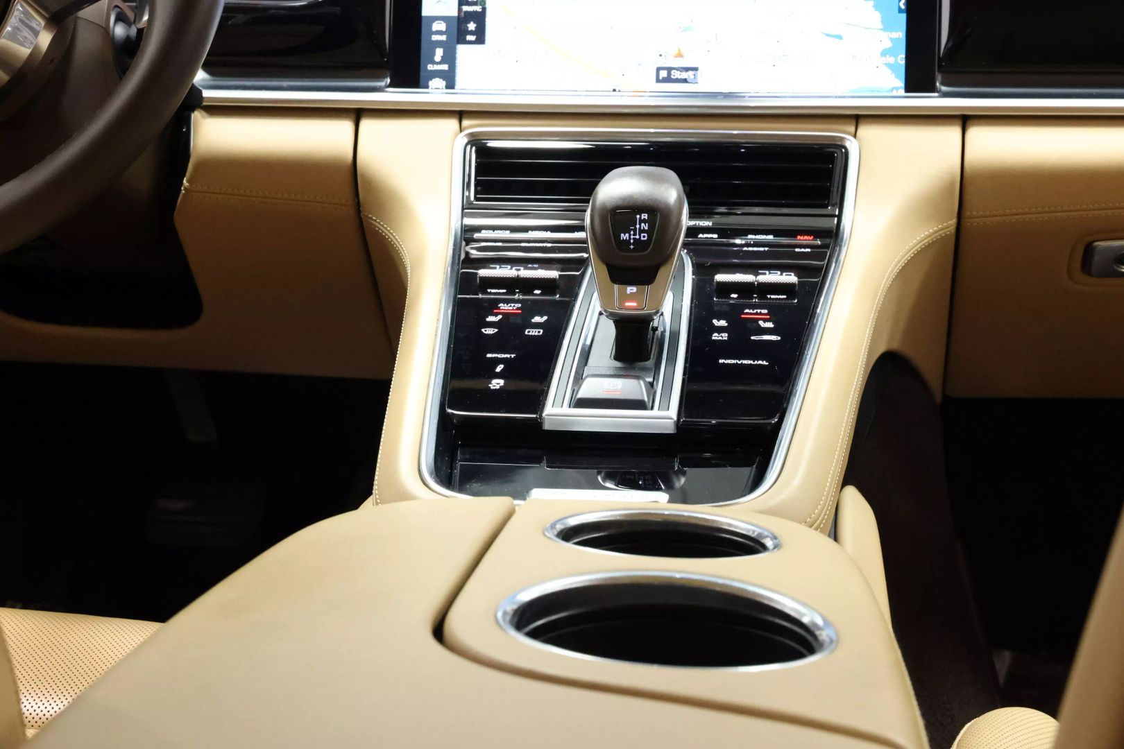 2017 Porsche Panamera - Image 82