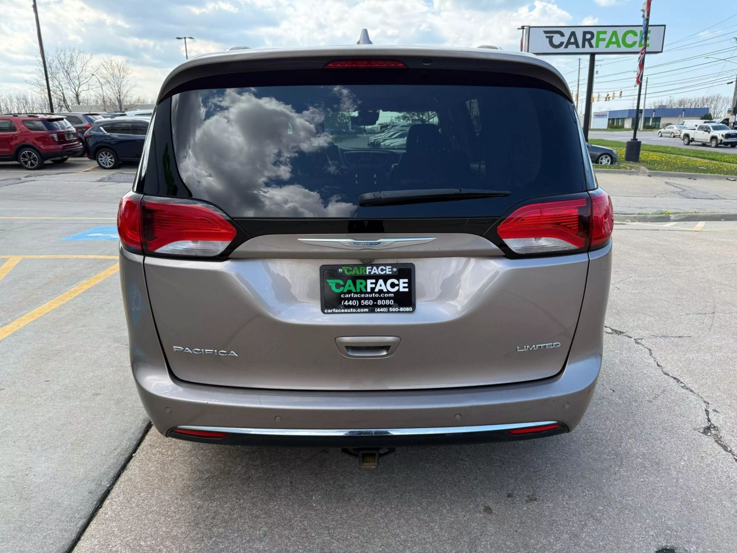2017 Chrysler Pacifica - Image 10