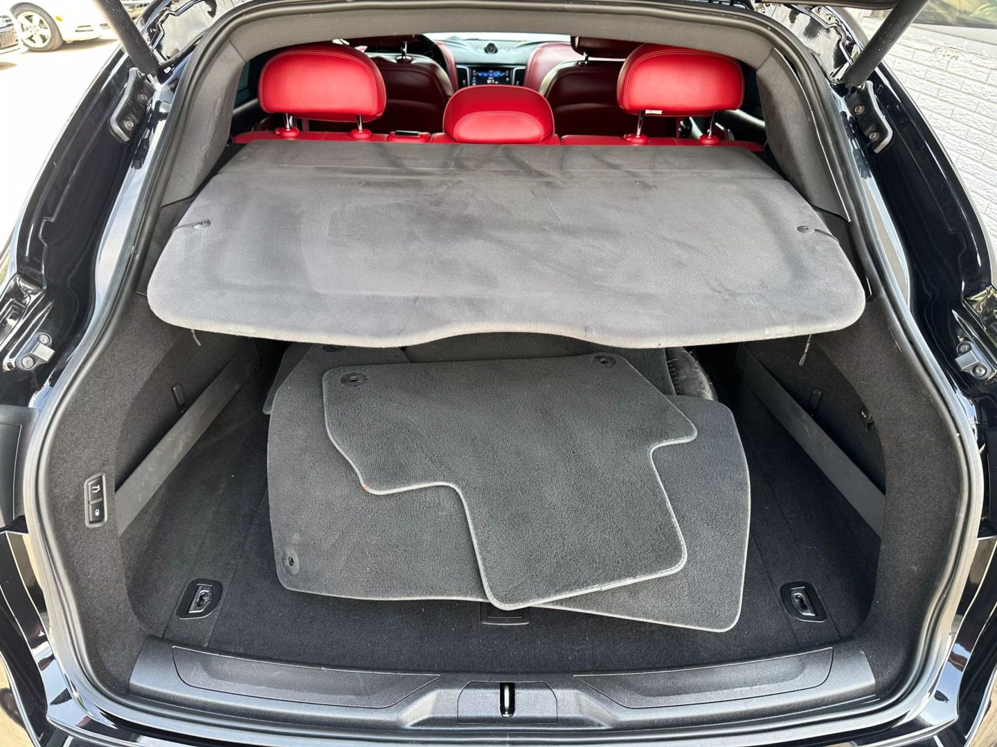 2017 Maserati Levante - Image 17