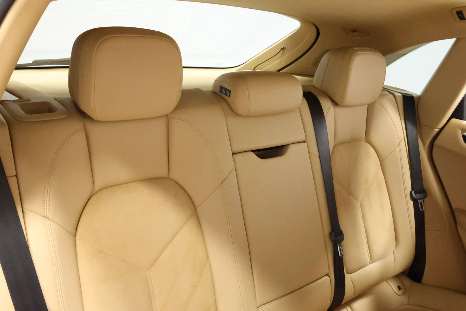 2016 Porsche Macan - Image 66