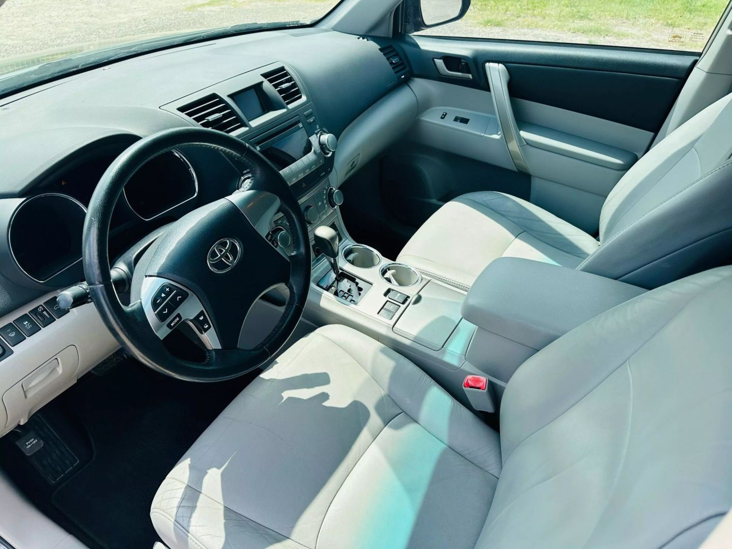 2011 Toyota Highlander - Image 13