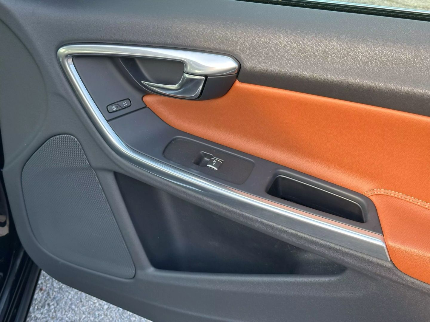 2016 Volvo S60 - Image 18