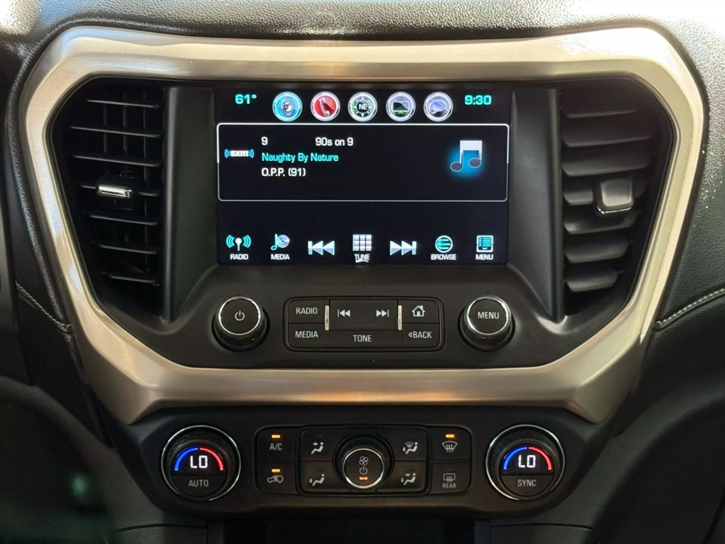 2017 Gmc Acadia - Image 30
