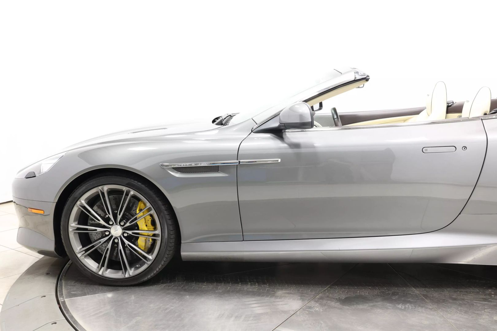 2012 Aston Martin Virage - Image 7