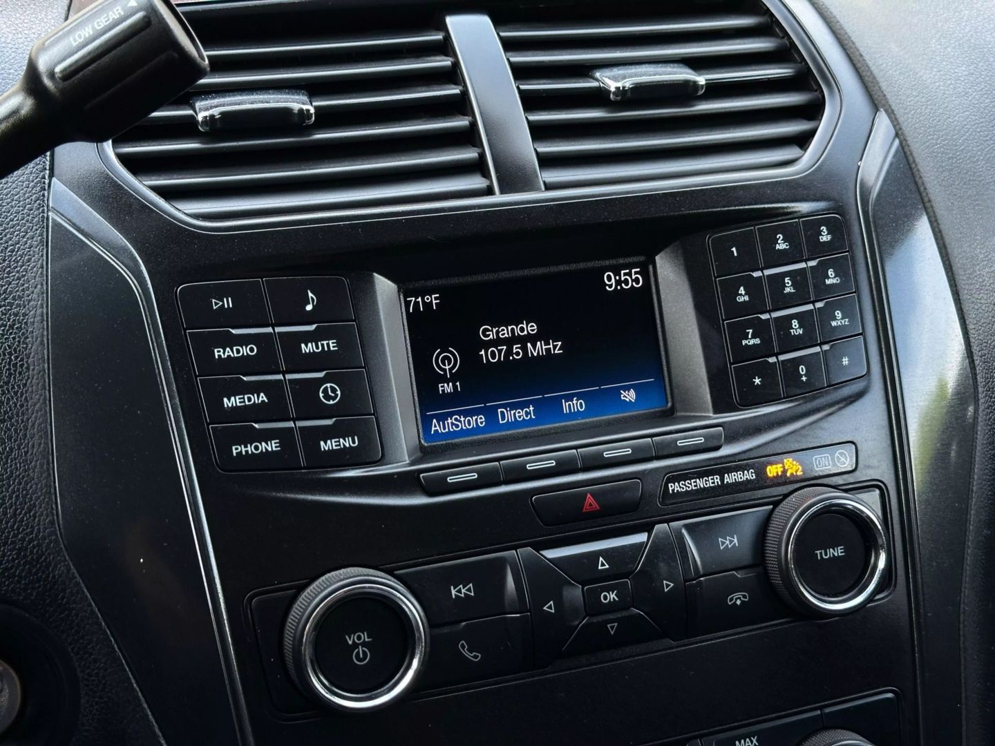 2019 Ford Explorer - Image 28