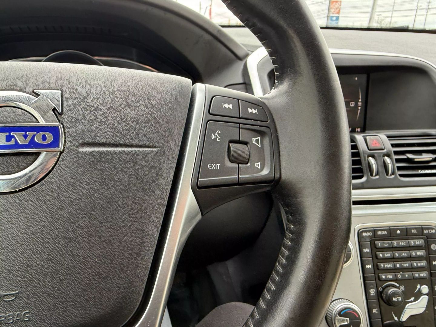 2017 Volvo Xc60 - Image 29
