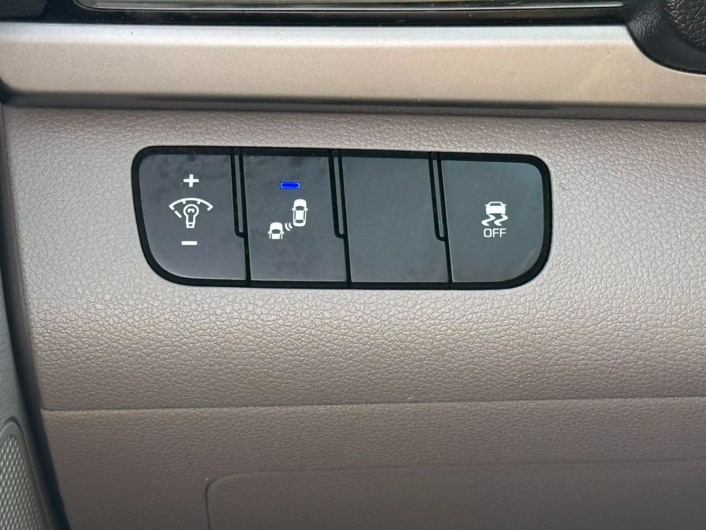 2018 Hyundai Elantra - Image 44