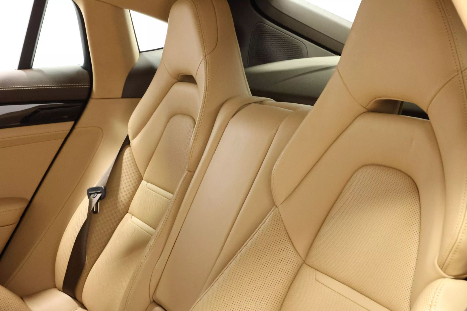 2017 Porsche Panamera - Image 53