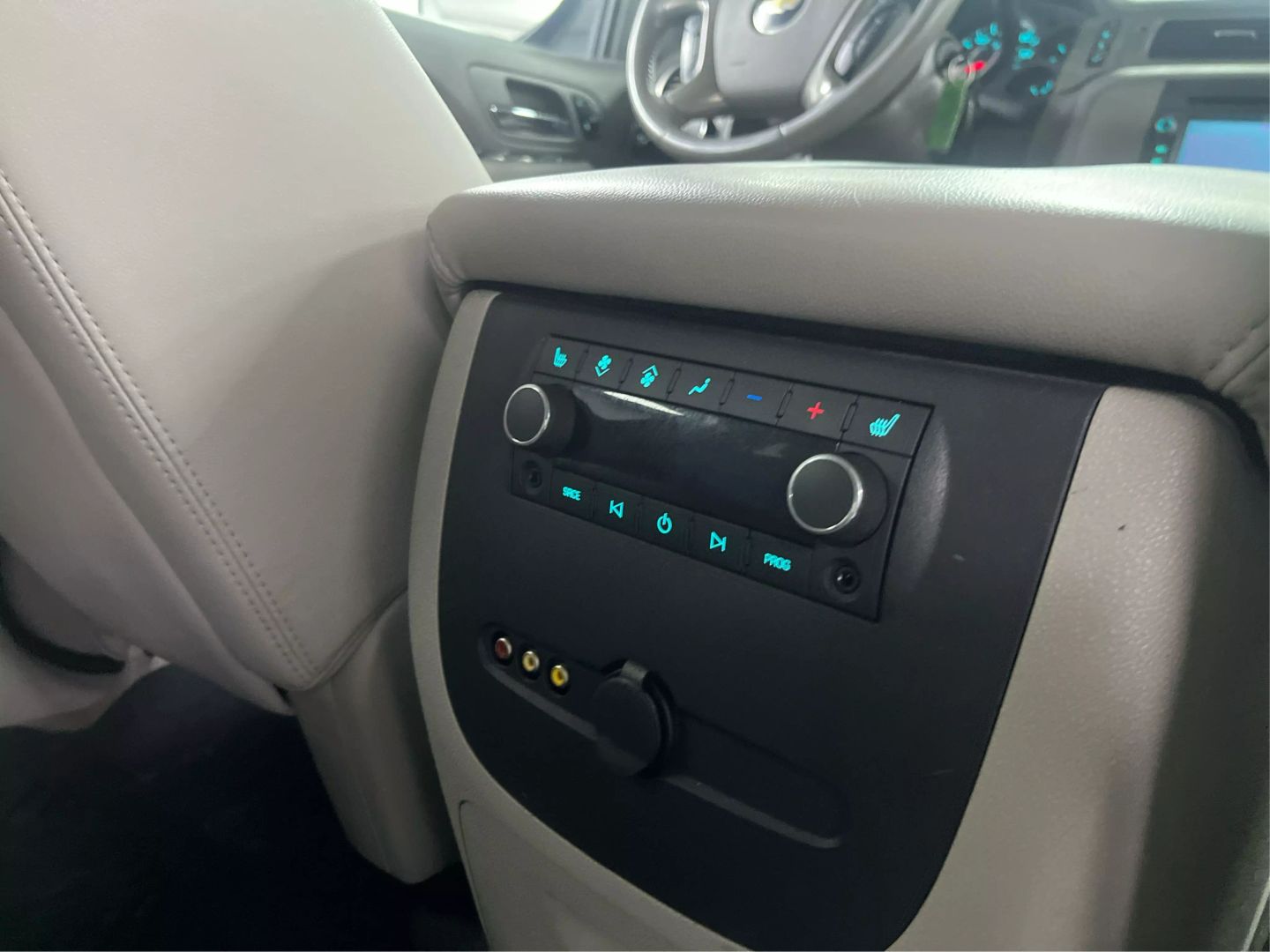 2009 Chevrolet Suburban 1500 - Image 34
