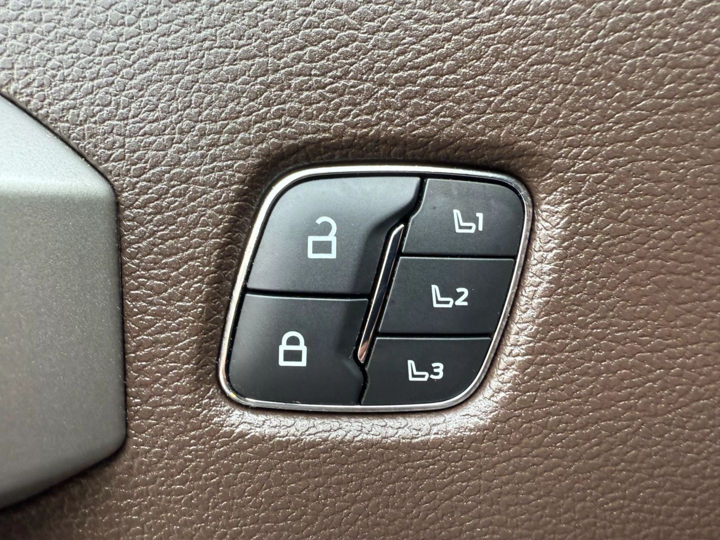 2021 Ford F250 Super Duty Crew Cab - Image 15