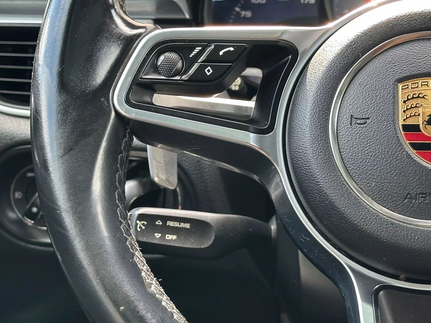 2017 Porsche Macan - Image 29