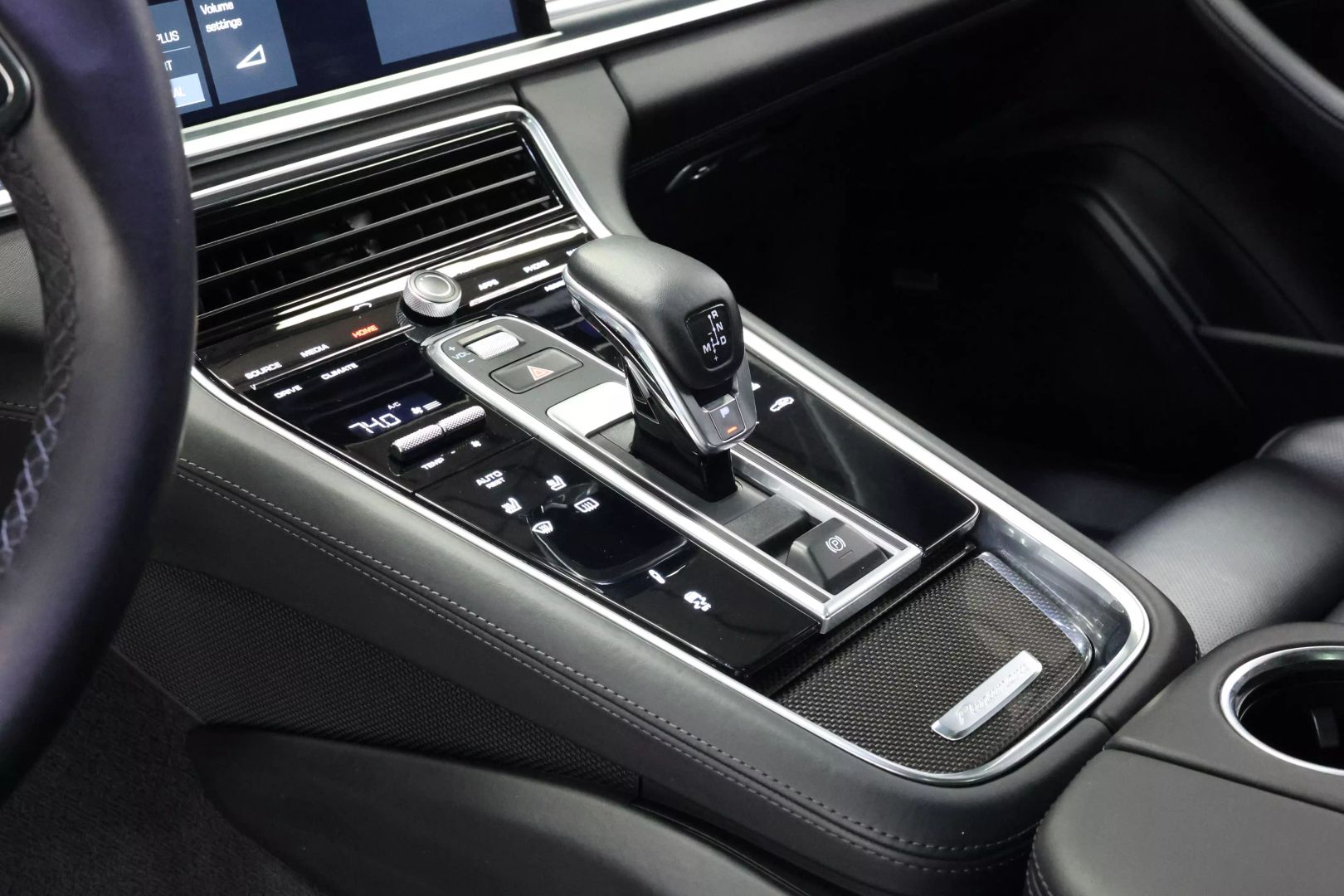 2017 Porsche Panamera - Image 46