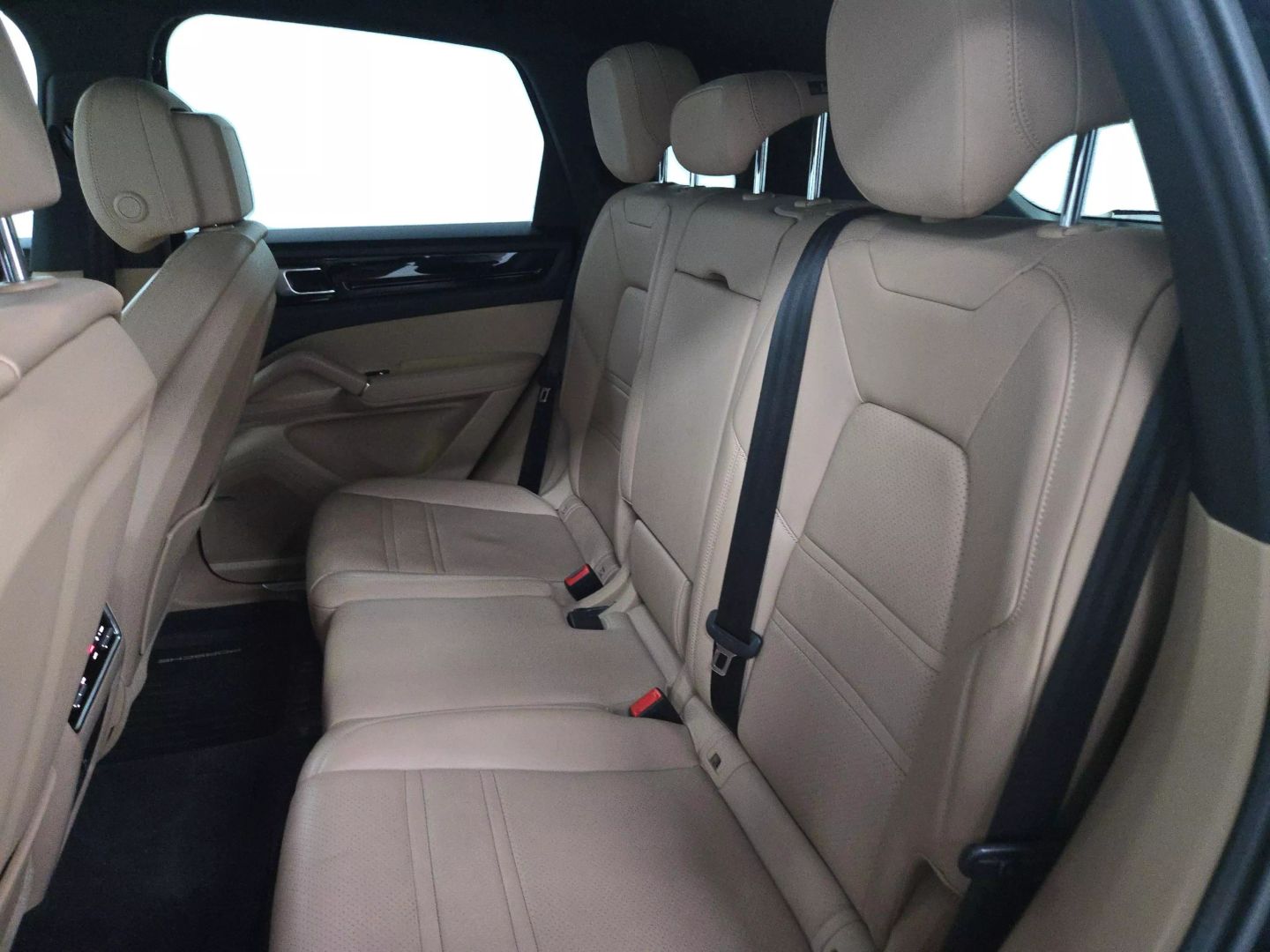 2021 Porsche Cayenne - Image 15